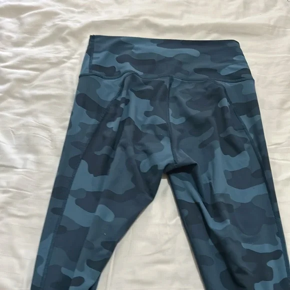Navy blue camo Fabletics leggings - Picture 5 of 10